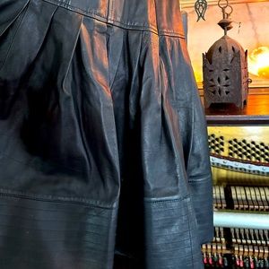 OSCAR DE LA RENTA LEATHER SKIRT s4 NWOT vintage never worn, 100% lamb exquisite
